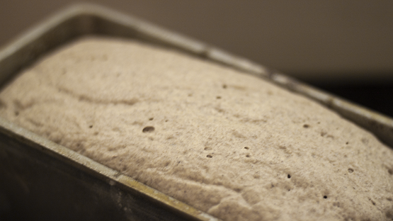 Хлеб в алюминиевой форме 