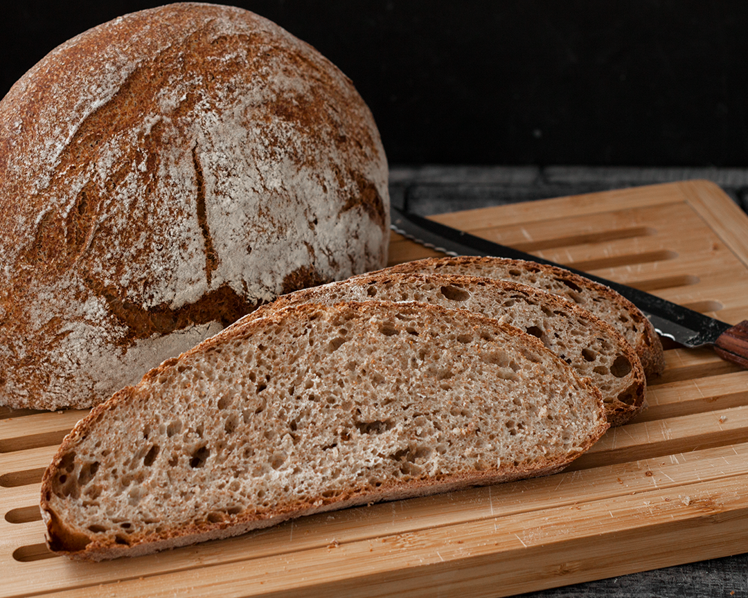 Полезный хлеб рецепт. Хлеб пшеничный отрубной. Ржаной отрубной хлеб. Хлеб пшеничный бездрожжевой. Хлеб деревенский отрубной.