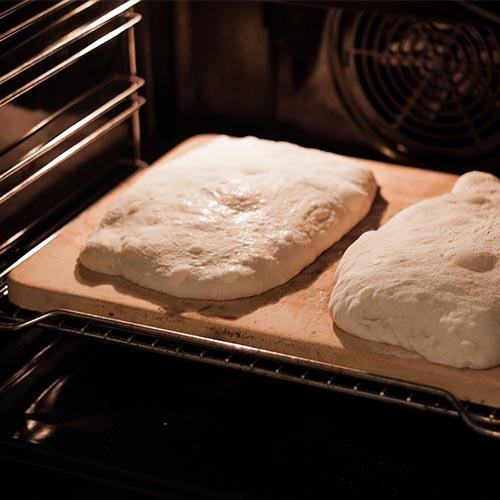 Подовый хлеб на пекарском камне